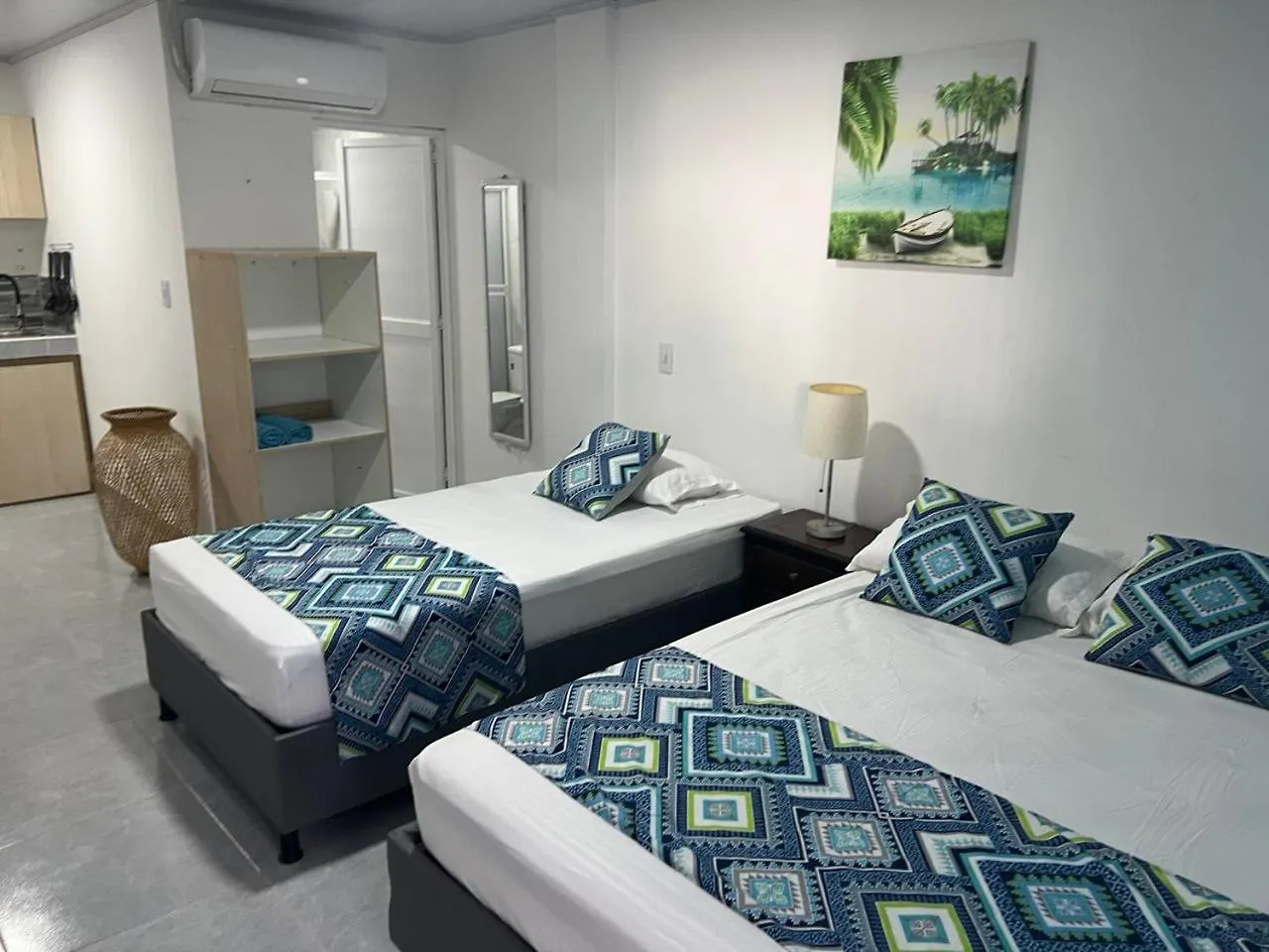 Apartaestudios Limsor Town Beach San Andres  Aparthotel