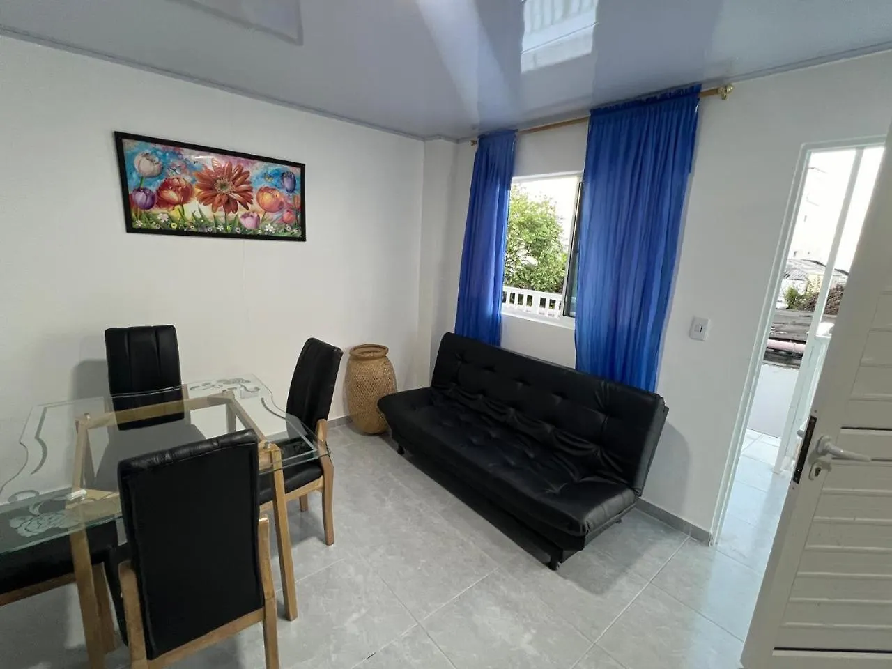 Apartaestudios Limsor Town Beach San Andres