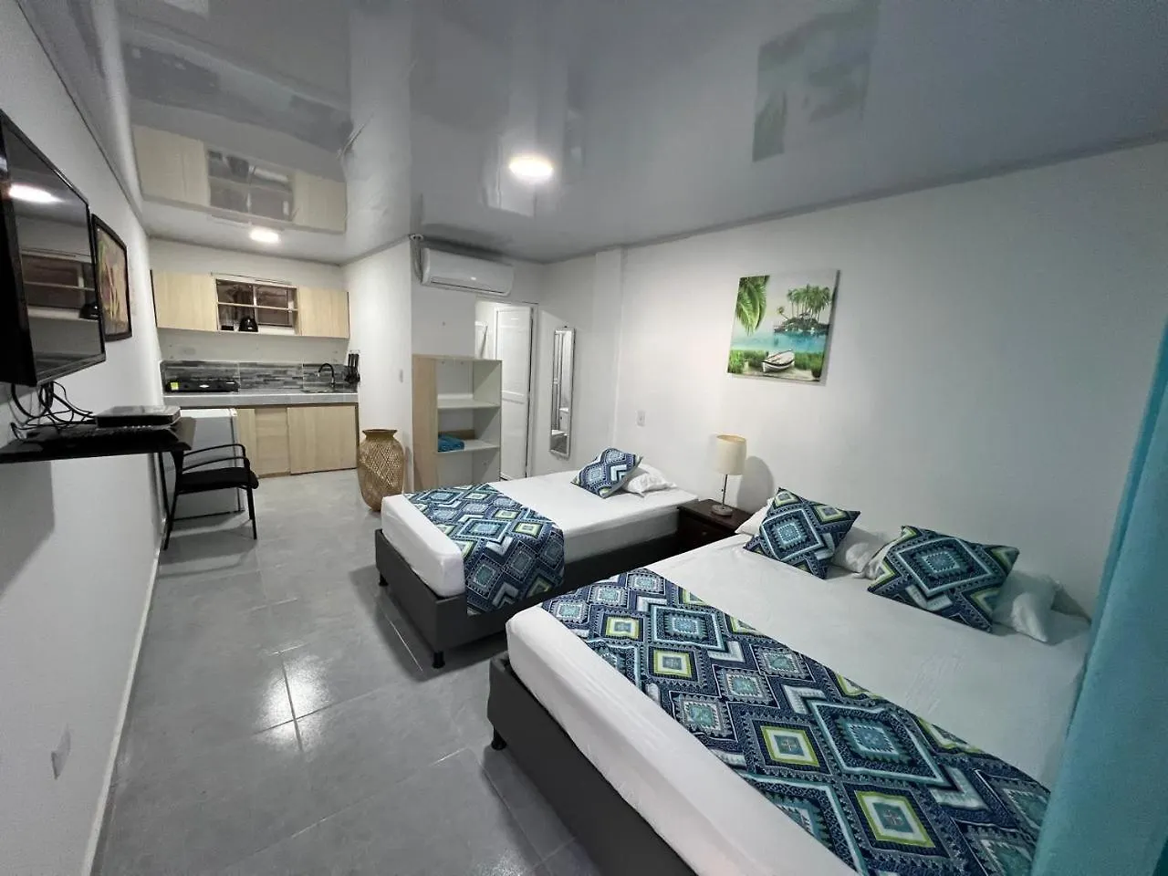 Apartaestudios Limsor Town Beach San Andres